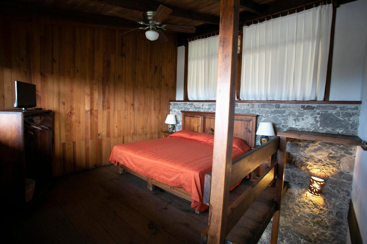 Hotel La Casa De Piedra Куэтсалан-дель-Проґресо Екстер'єр фото