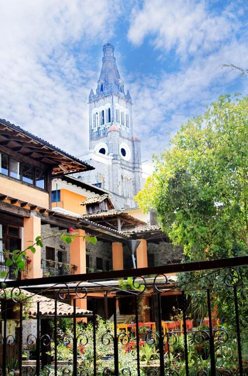 Hotel La Casa De Piedra Куэтсалан-дель-Проґресо Екстер'єр фото