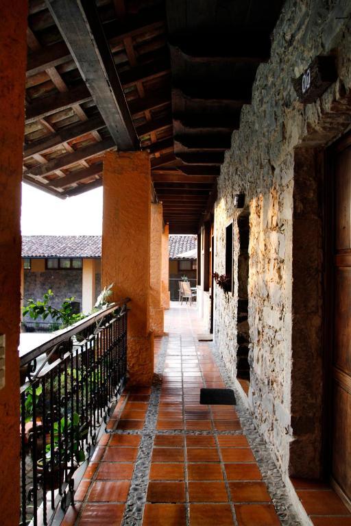 Hotel La Casa De Piedra Куэтсалан-дель-Проґресо Екстер'єр фото