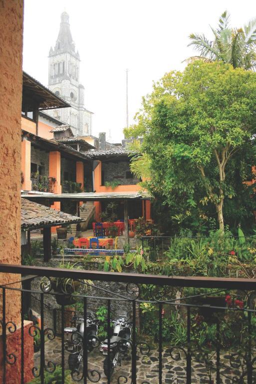 Hotel La Casa De Piedra Куэтсалан-дель-Проґресо Екстер'єр фото