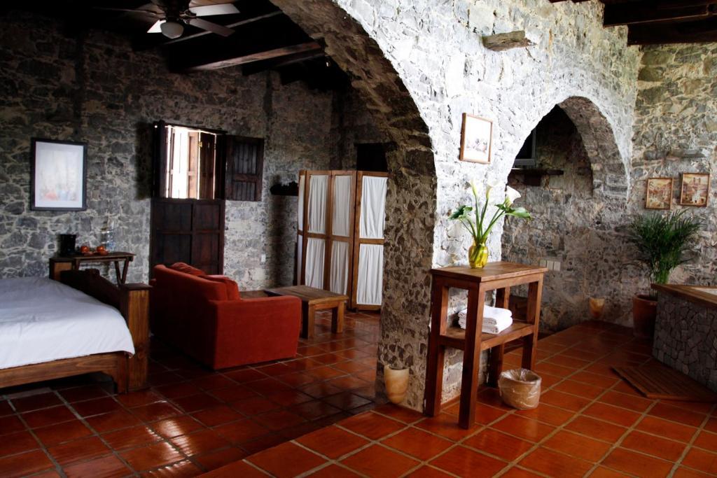 Hotel La Casa De Piedra Куэтсалан-дель-Проґресо Екстер'єр фото