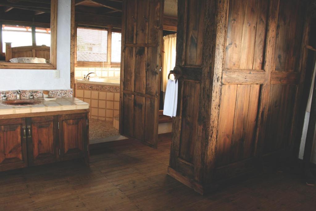 Hotel La Casa De Piedra Куэтсалан-дель-Проґресо Екстер'єр фото