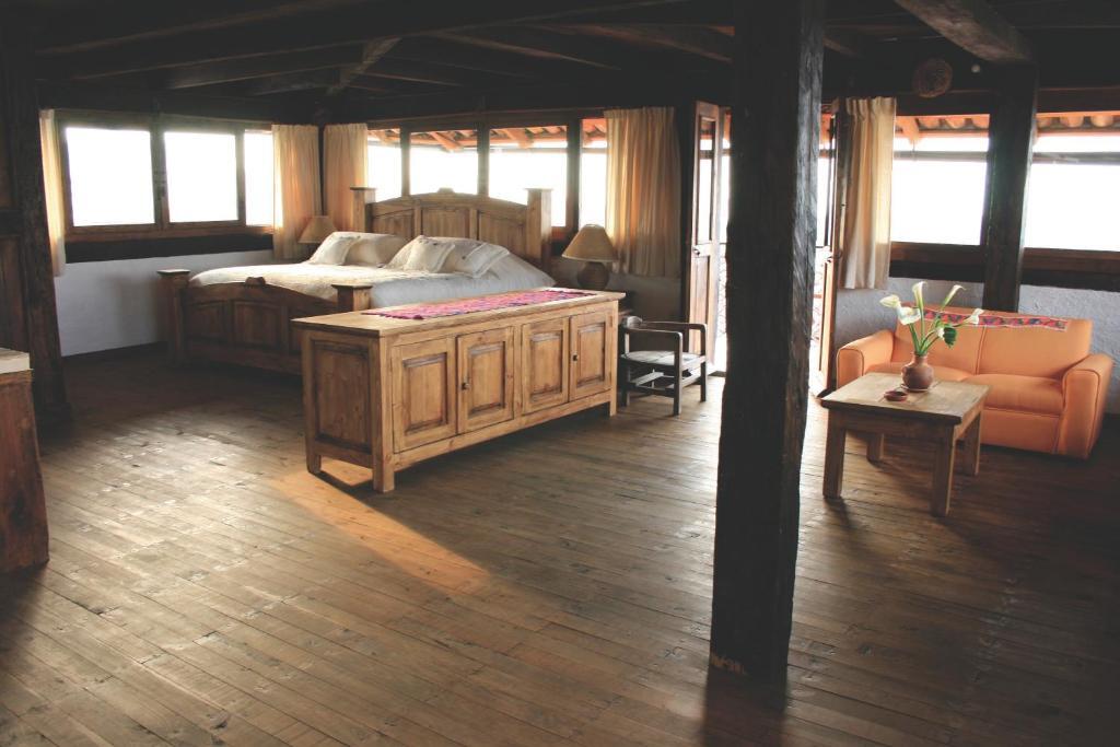 Hotel La Casa De Piedra Куэтсалан-дель-Проґресо Екстер'єр фото
