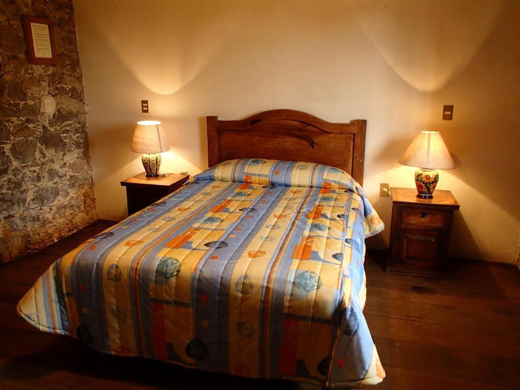 Hotel La Casa De Piedra Куэтсалан-дель-Проґресо Екстер'єр фото