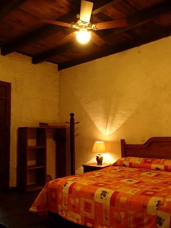 Hotel La Casa De Piedra Куэтсалан-дель-Проґресо Екстер'єр фото