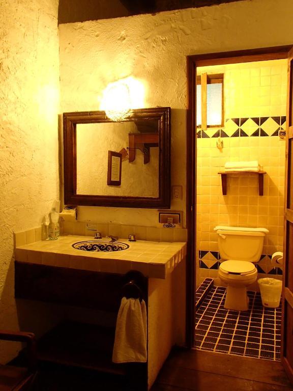 Hotel La Casa De Piedra Куэтсалан-дель-Проґресо Екстер'єр фото