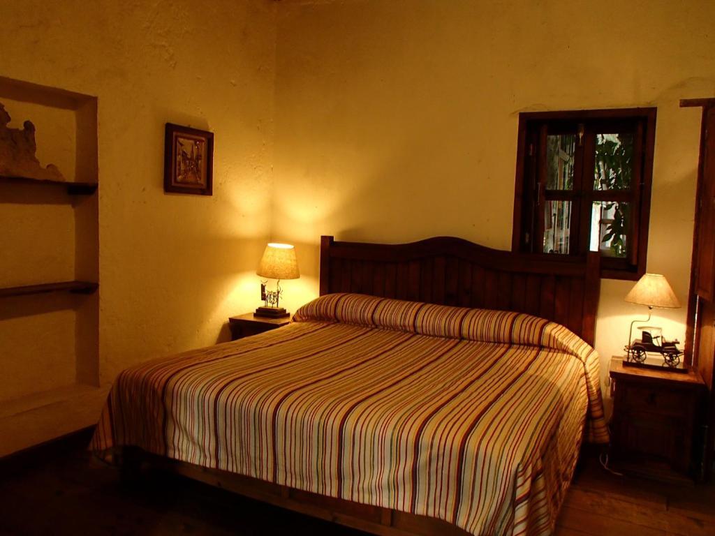 Hotel La Casa De Piedra Куэтсалан-дель-Проґресо Екстер'єр фото
